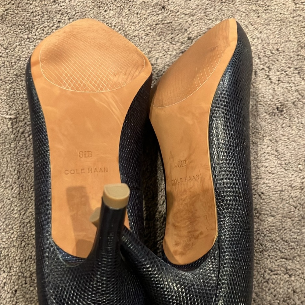 NWOB Cole Haan leather heels - Picture 4 of 4